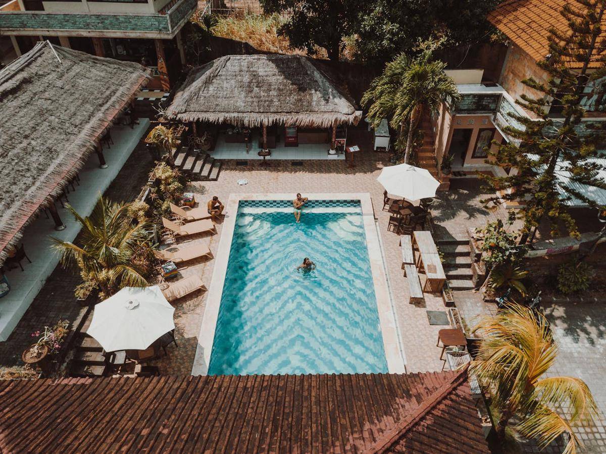 ilustrasi kolam renang hotel (pexels.com/Manuel Barros)