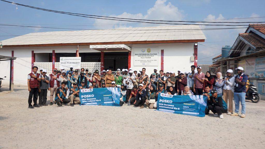 KKN Internasional Soroti Sampah dan UMKM di Pulau Pasaran