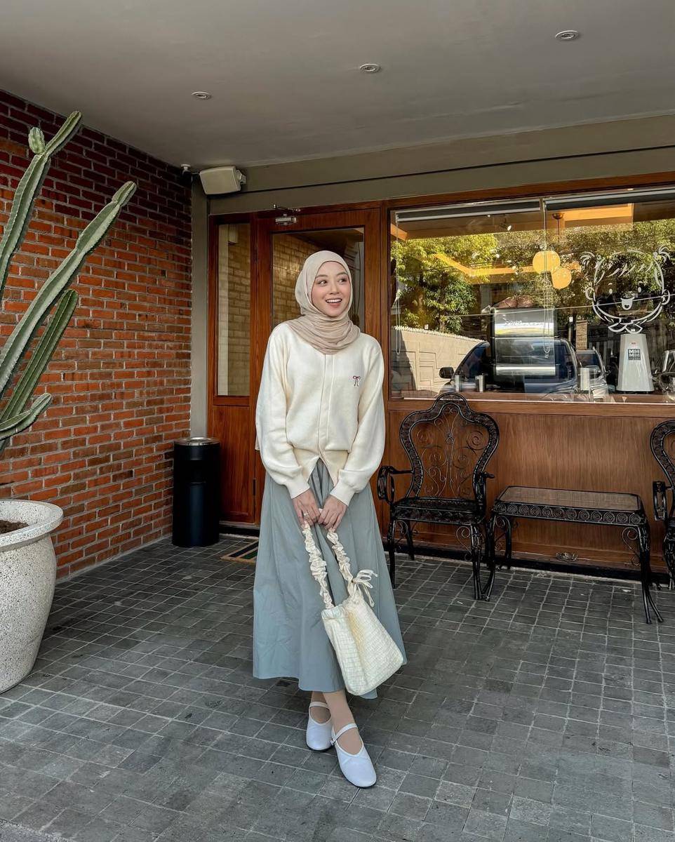 Inspirasi OOTD ala Meirania Amalia (instagram.com/meiraniap)