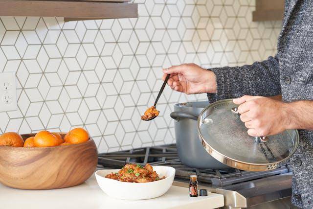 ilustrasi proses memasak udang kukus bawang putih (pexels.com/doTERRA International, LLC)