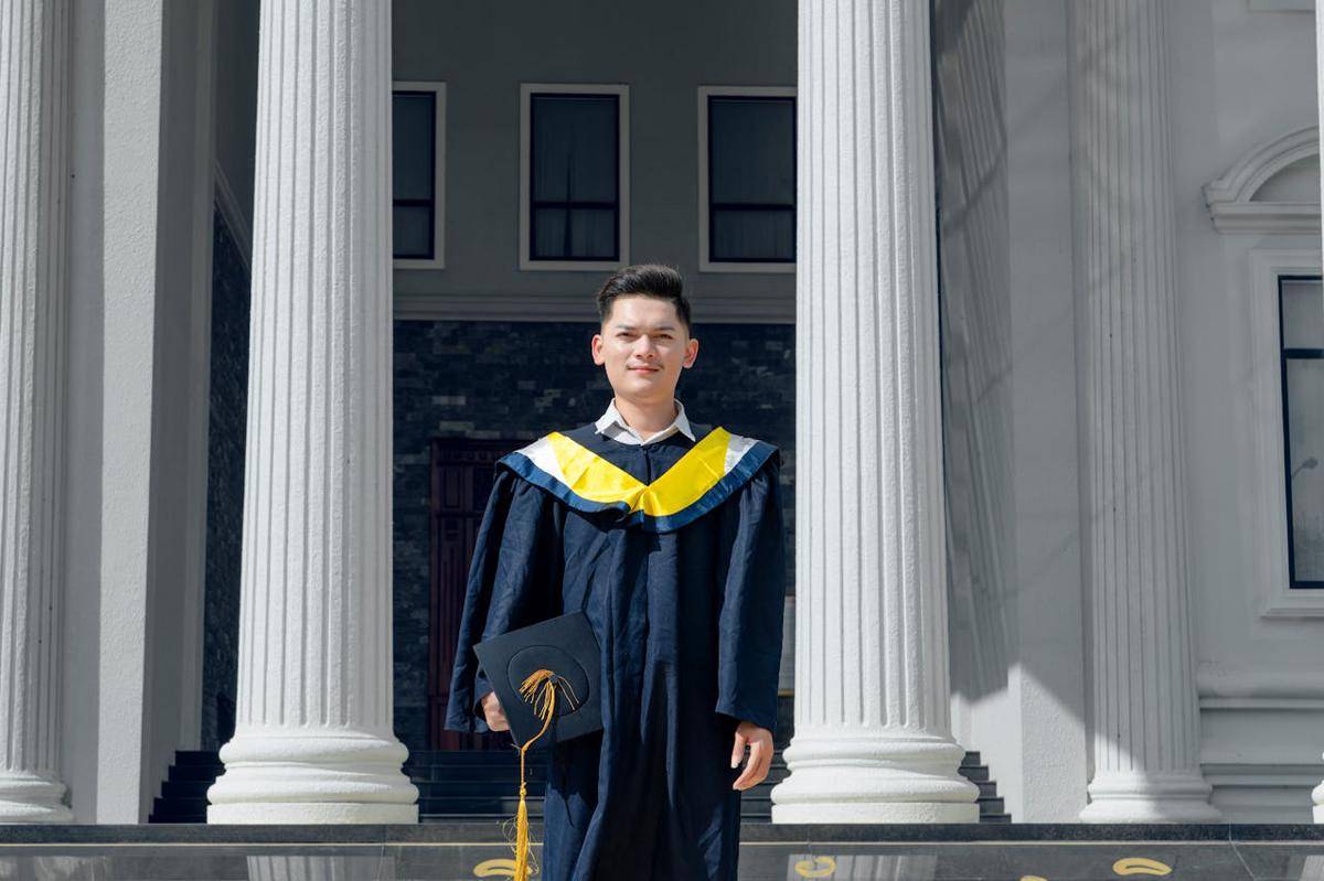 ilustrasi wisuda (pexels.com/HANUMAN PHOTO STUDIO🏕️📸)