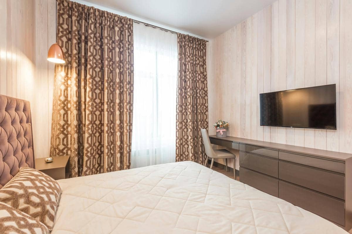 5 Tips Menggunakan Wallpaper di Kamar Kos, Jangan Asal Pasang!