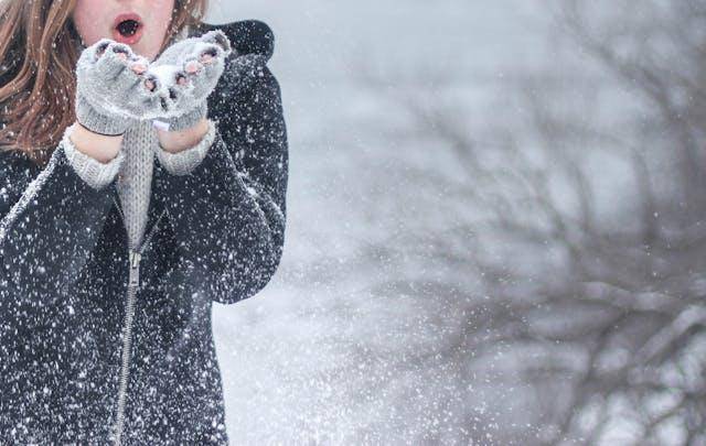 ilustsrasi musim dingin (pexels.com/Kristin Vogt)