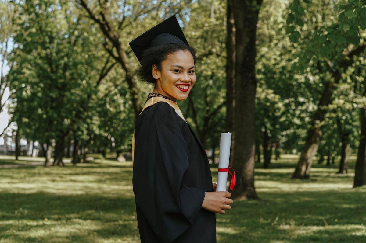 ilustrasi wisuda (pexels.com/olia danilevich)