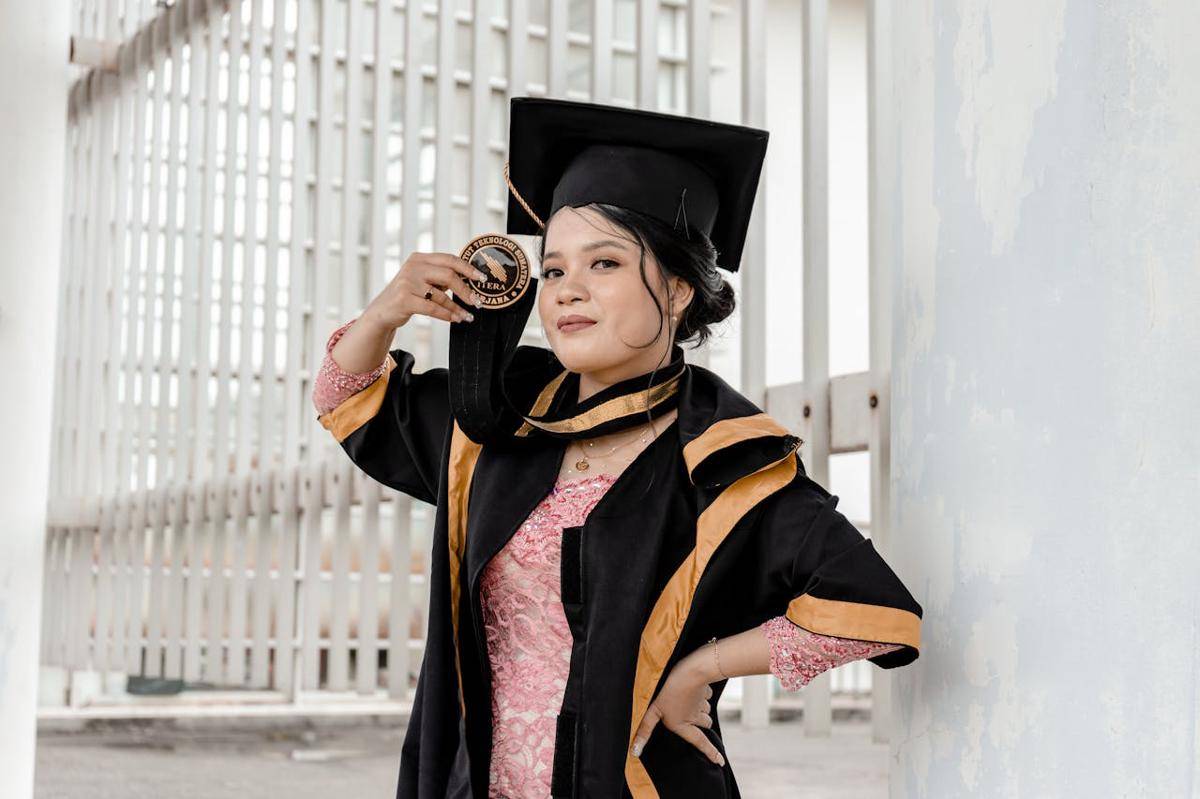 ilustrasi wisuda (pexels.com/Muhammad Renaldi)
