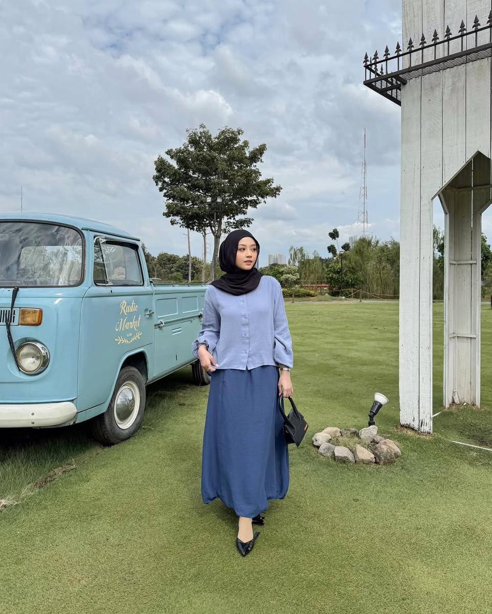 Inspirasi OOTD ala Meirani Amalia (instagram.com/meiraniap)