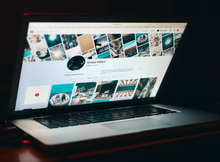 illustrasi menyusun portofolio (unsplash.com/Szabo Viktor)