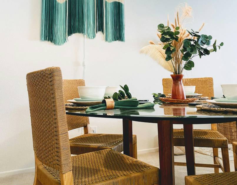 illustrasi furnitur anyaman (pexels.com/Andi Magallon)