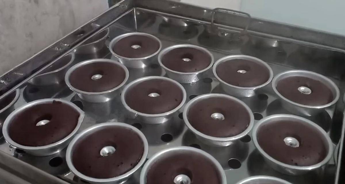 ilustrasi mengukus brownies donat cokelat lumer (YouTube.com/Eliza Perkasa)
