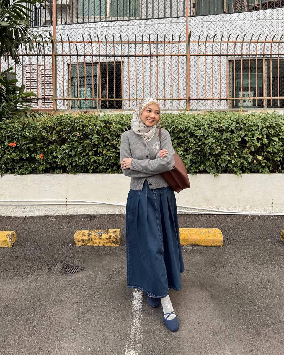 Inspirasi OOTD ala Meirani Amalia (instagram.com/meiraniap)