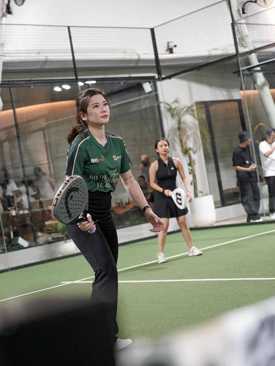 Iris Wullur (instagram.com/iriswullur_)