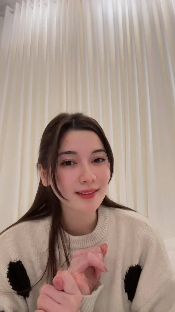 Iris Wullur (instagram.com/iriswullur_)