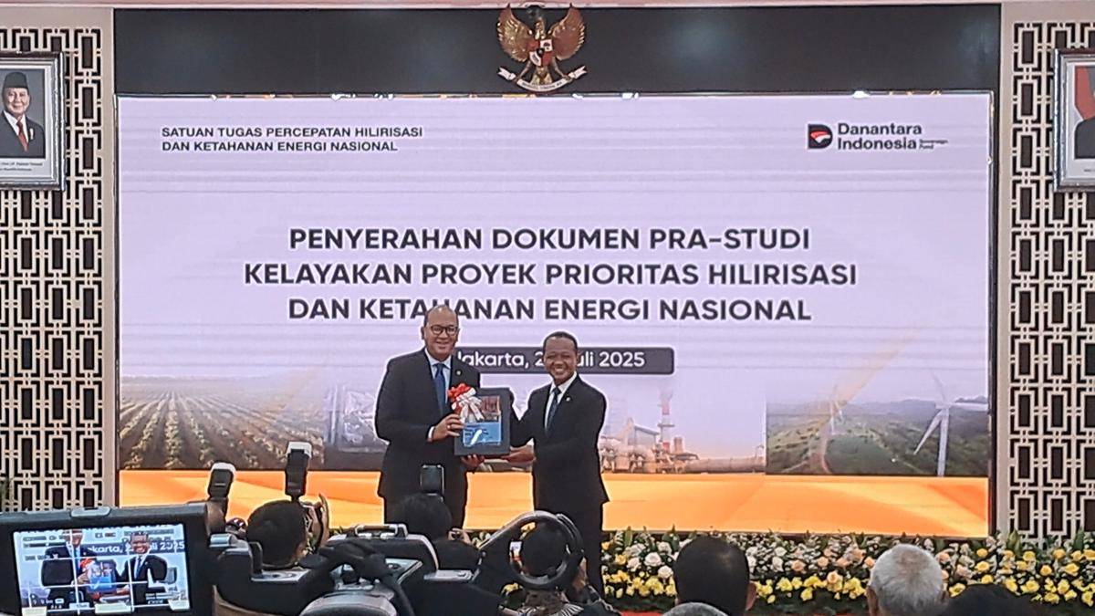 Bahlil Serahkan Proyek Hilirisasi Rp618 Triliun ke Danantara