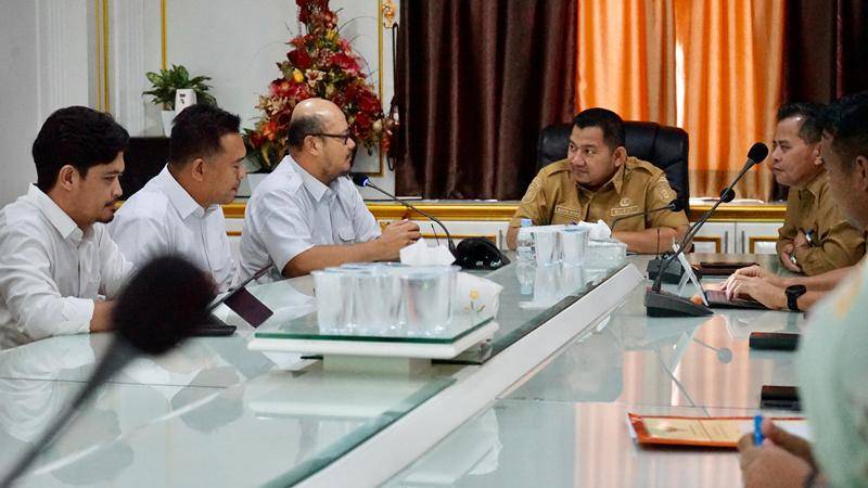Jalannya pertemuan antara Bupati PPU, Mudyat Noor dengan Plt. Kepala Balai Penataan Bangunan Prasarana dan Kawasan Wilayah Kaltim, Evry Biaktama Meliala