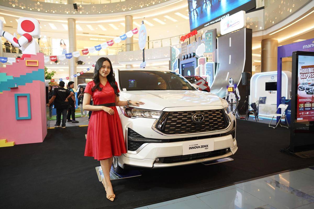 ⁠Kalla Toyota Catat Rekor Penjualan Mobil Hybrid di Sulawesi