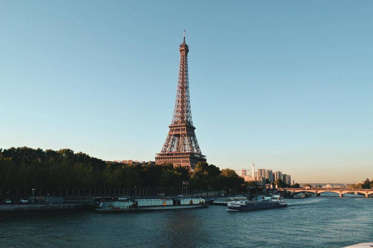 potret Eiffel Tower (pexels.com/Yovan Verma)
