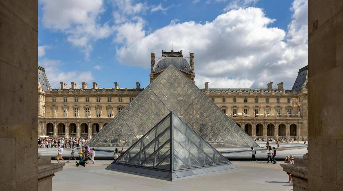 potret Louvre Museum (pexels.com/Igor Passchier)