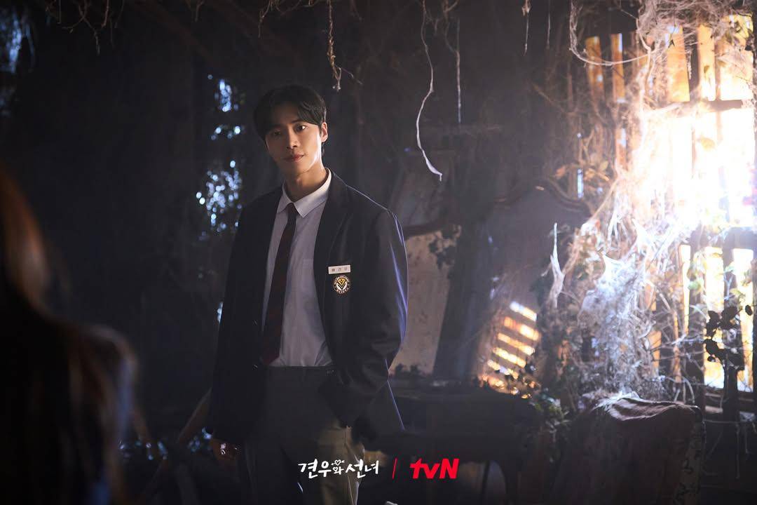 still cut drama Head Over Heels (instagram.com/tvn_drama)