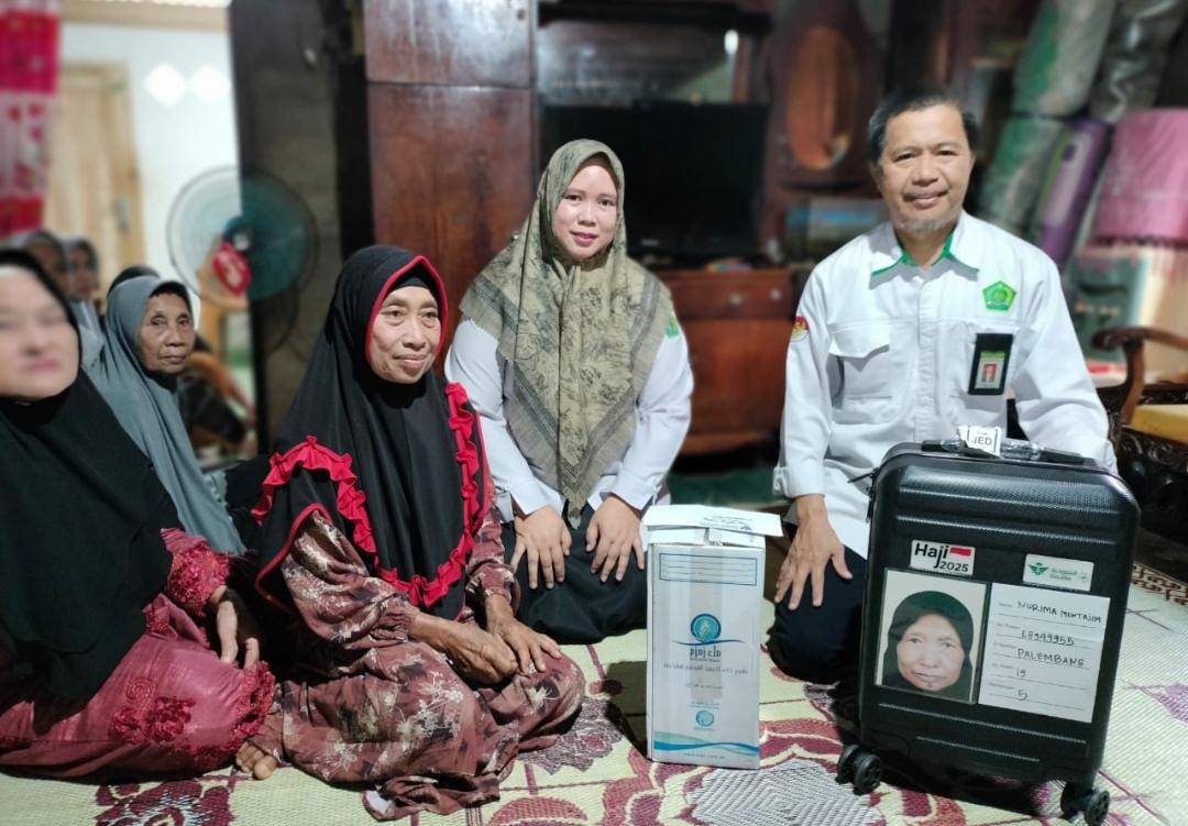 Kemenag Serahkan Koper Jemaah Haji Pagar Alam yang Hilang ke Keluarga