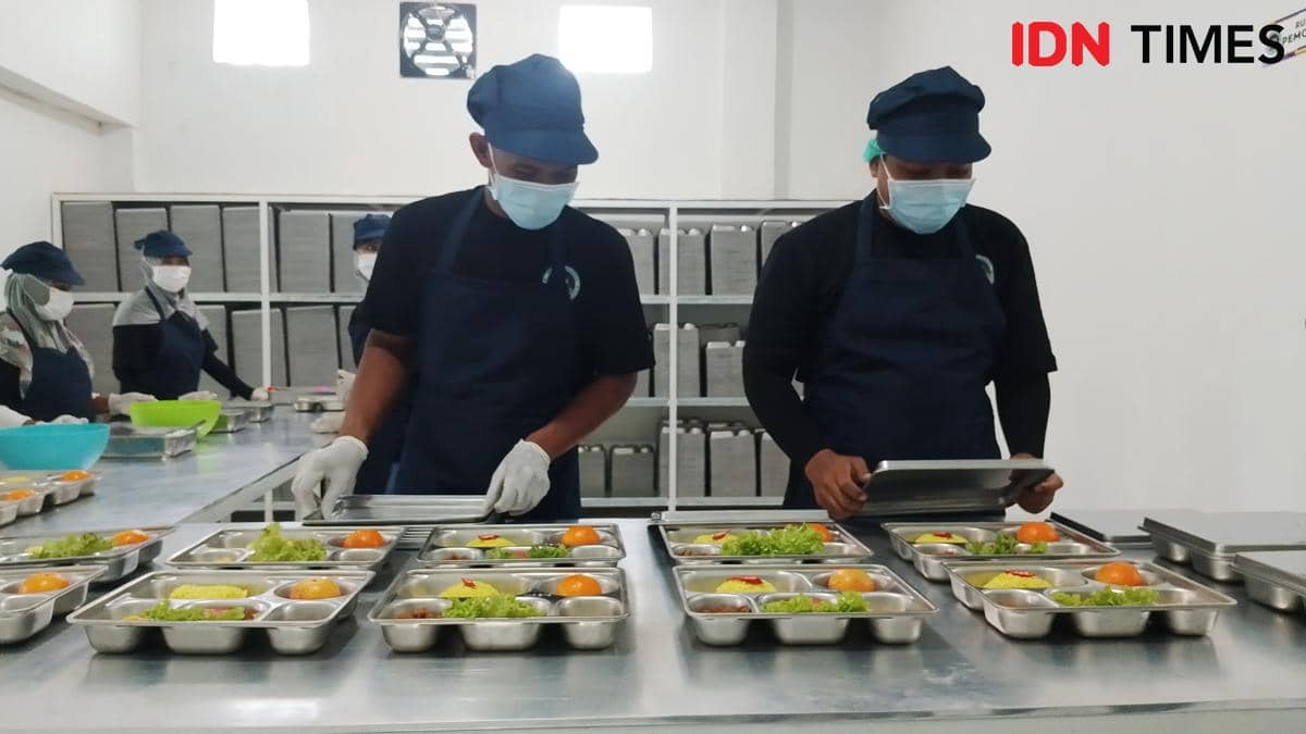 Suasana dapur program Makan Bergizi Gratis (MBG) di Kecamatan Lembeyan. IDN Times/Riyanto.