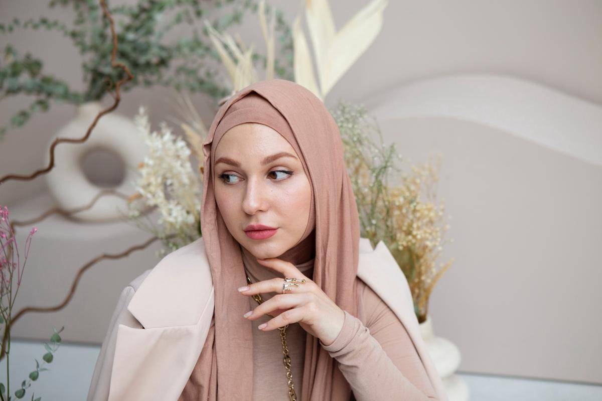 Ilustrasi hijab layer dua (freepik.com/freepik)
