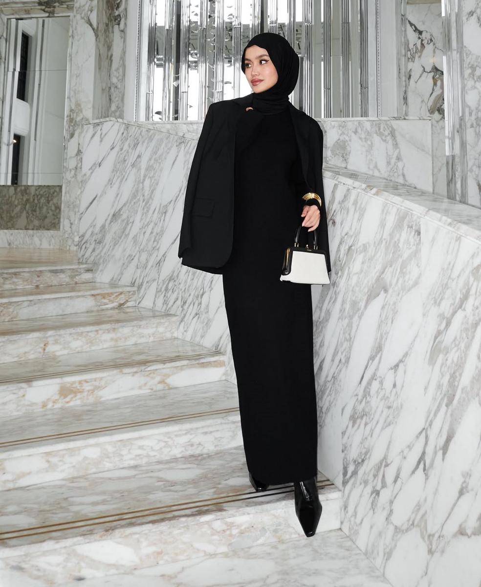 gaya busana classy ala Sashfir (instagram.com/sashfir)