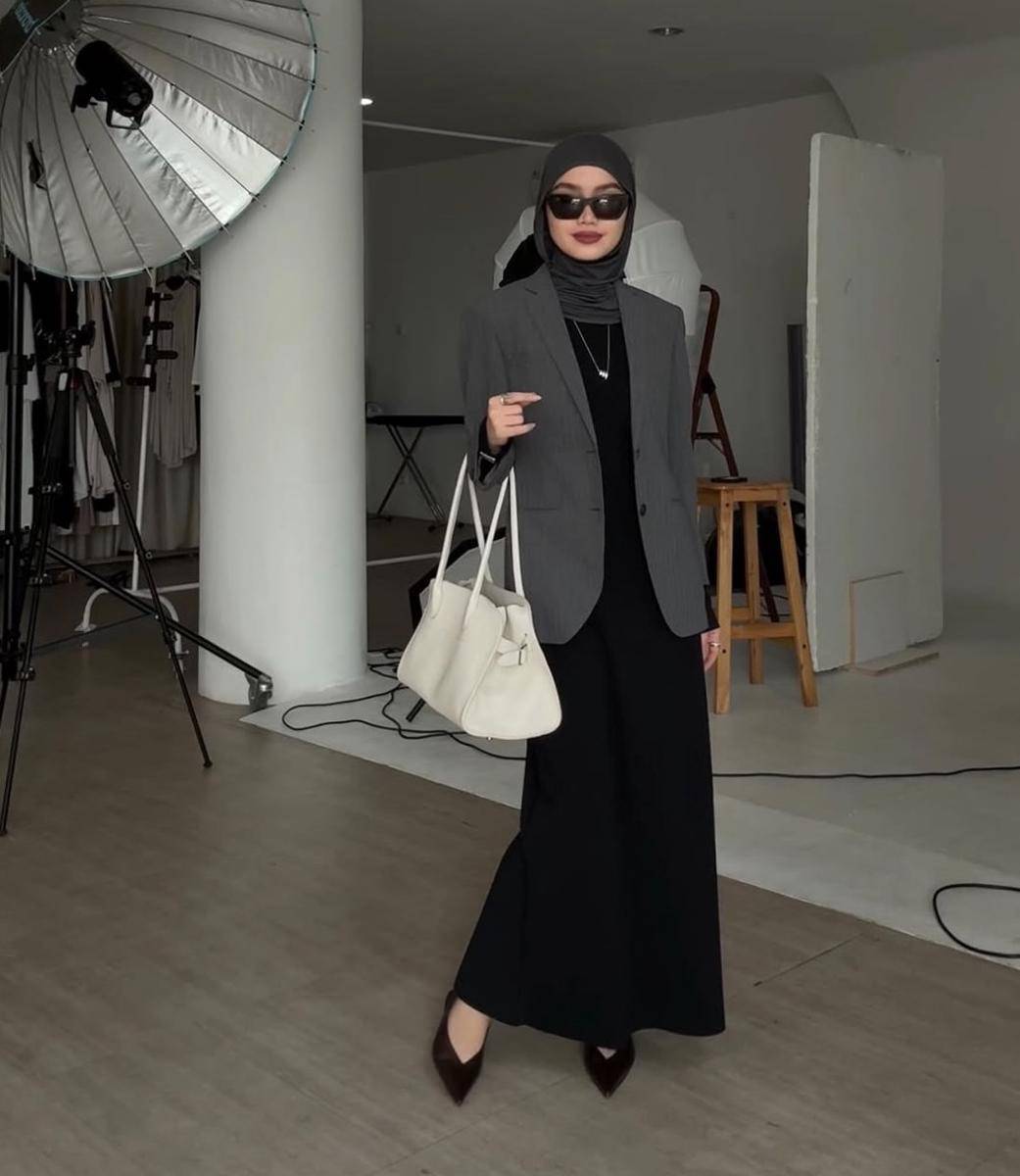 gaya busana classy ala Sashfir (instagram.com/sashfir)