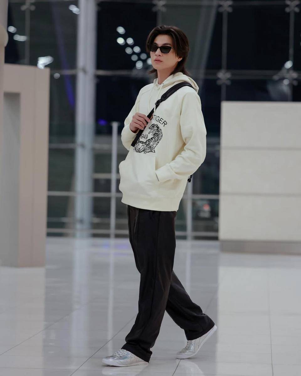 outfit airport look ala Gulf Kanawut (instagram.com/gulfkanawut)
