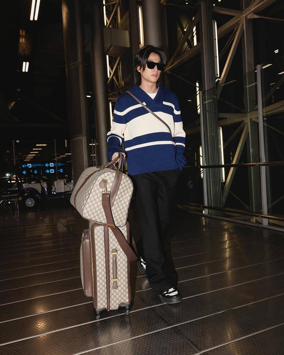 outfit airport look ala Gulf Kanawut (instagram.com/gulfkanawut)
