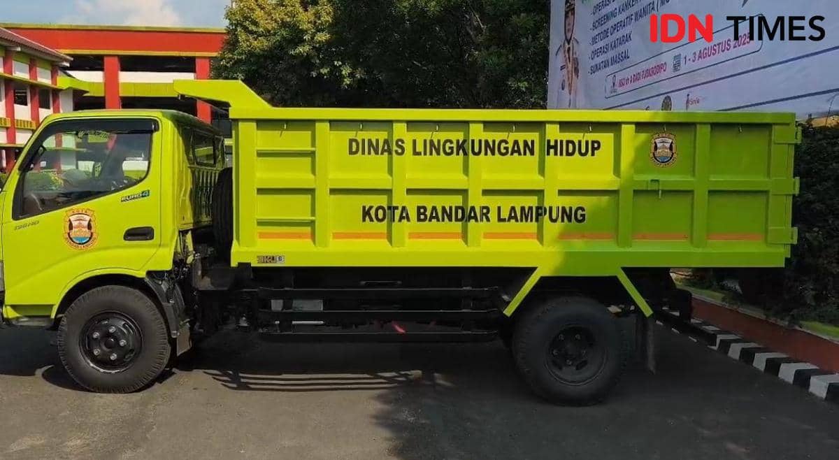 Contoh mobil baru pengangkut sampah di Bandar Lampung. (IDN Times/Muhaimin)