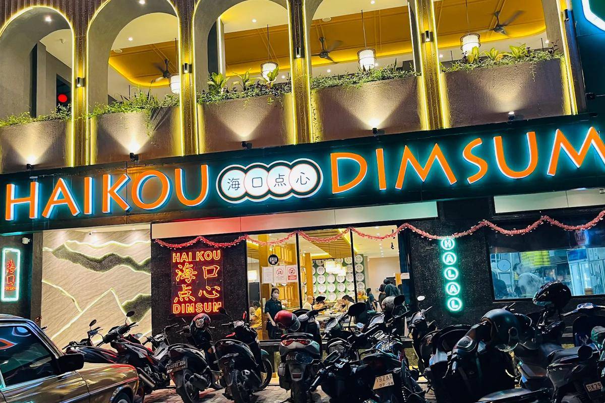 Haikou Dimsum memiliki suasana yang modern dengan sentuhan estetika Chinatown (ulasan gmaps/Disa)