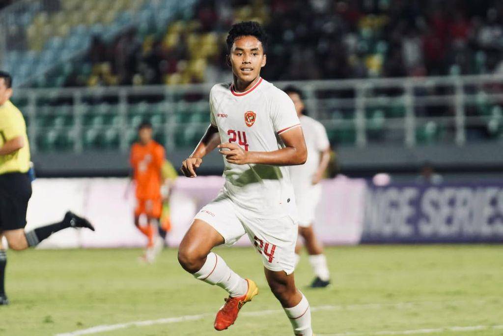 Aksi pemain muda Gala Pagamo saat memperkuat Timnas Indonesia U-20 melawan India U-20 pada Januari 2025. (Instagram.com/galaapagamo)