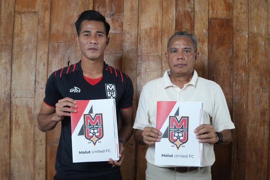 Angga Saputra saat diperkenalkan sebagai rekrutan baru Malut United di bursa transfer awal musim 2025/2026. (Dok. Ofisial Malut United)