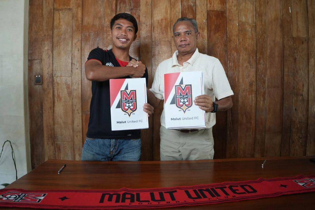 Riyan Ardiyansyah saat diperkenalkan sebagai rekrutan baru Malut United di bursa transfer awal musim 2025/2026. (Dok. Ofisial Malut United)