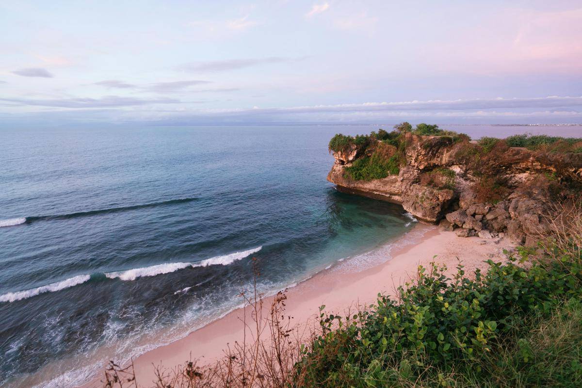 Pemandangan di Pantai Balangan. (Pexels.com/ArtHouse Studio)