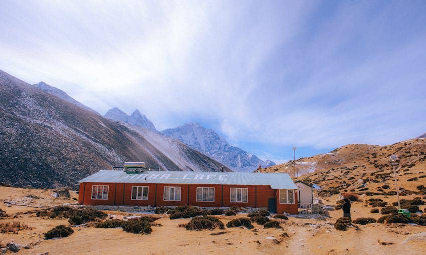 Ilustrasi basecamp pendakian gunung (pexels.com/8Percent Media)