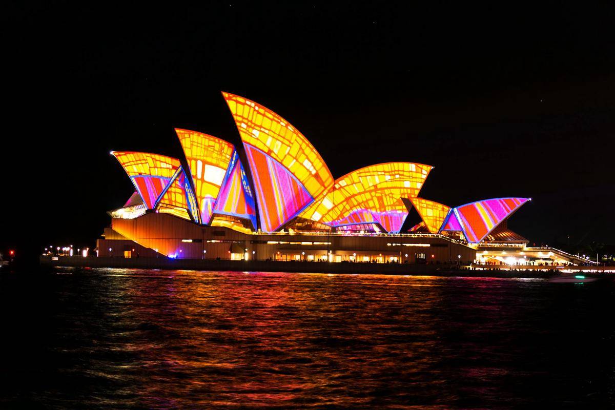 ilustrasi Vivid Sydney Festival (pexels.com/Brian Chidlow)