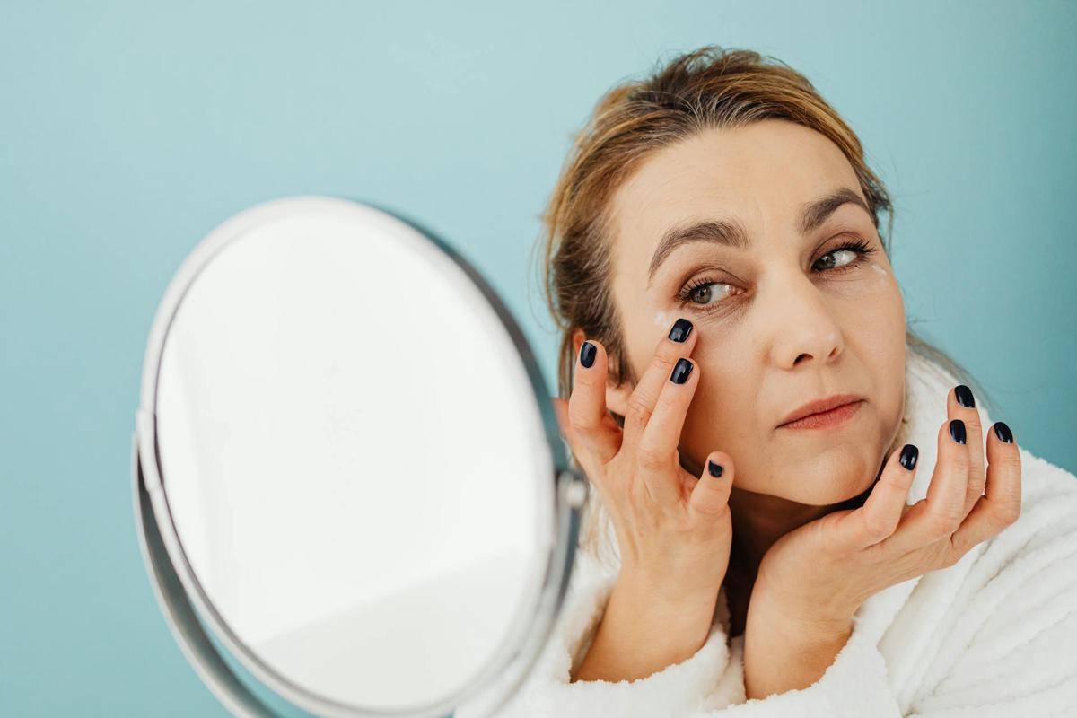 Kapan Perlu Pakai Skincare Anti-Aging? Jangan Tunggu Keriput!