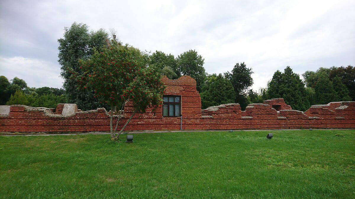 potret reruntuhan di Benteng Brest 