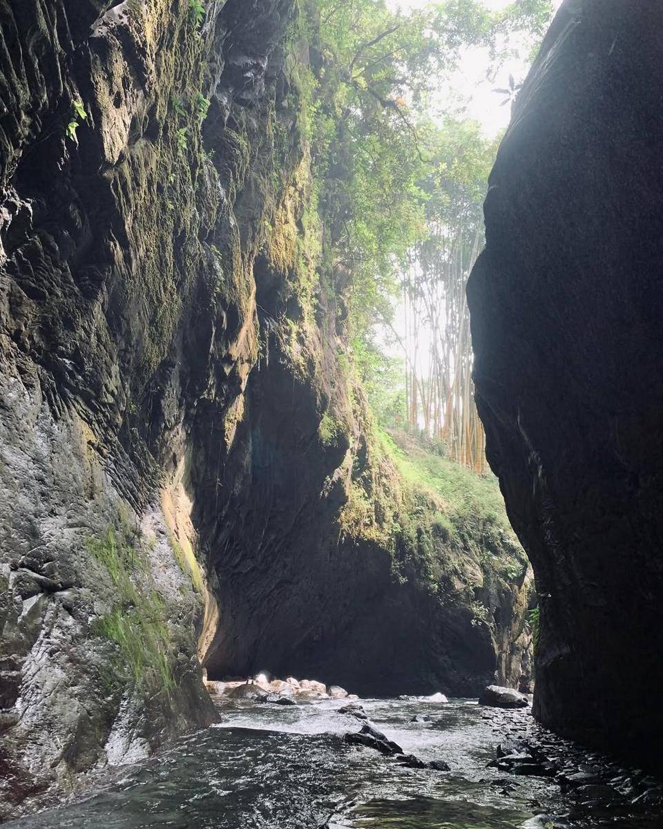 potret Curug Ibun Pelangi Majalengka (instagram.com/nayina_i)