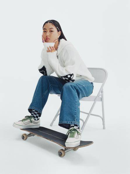 FA25_LS_OSNF_Cocona_79908_GAH_Vans_013_15_v4_QC_SW300.jpg