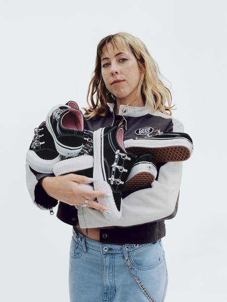 FA25_LS_OSNF_Karina_79908_GAH_VANS_45160016_v5_QC_SW300.jpg