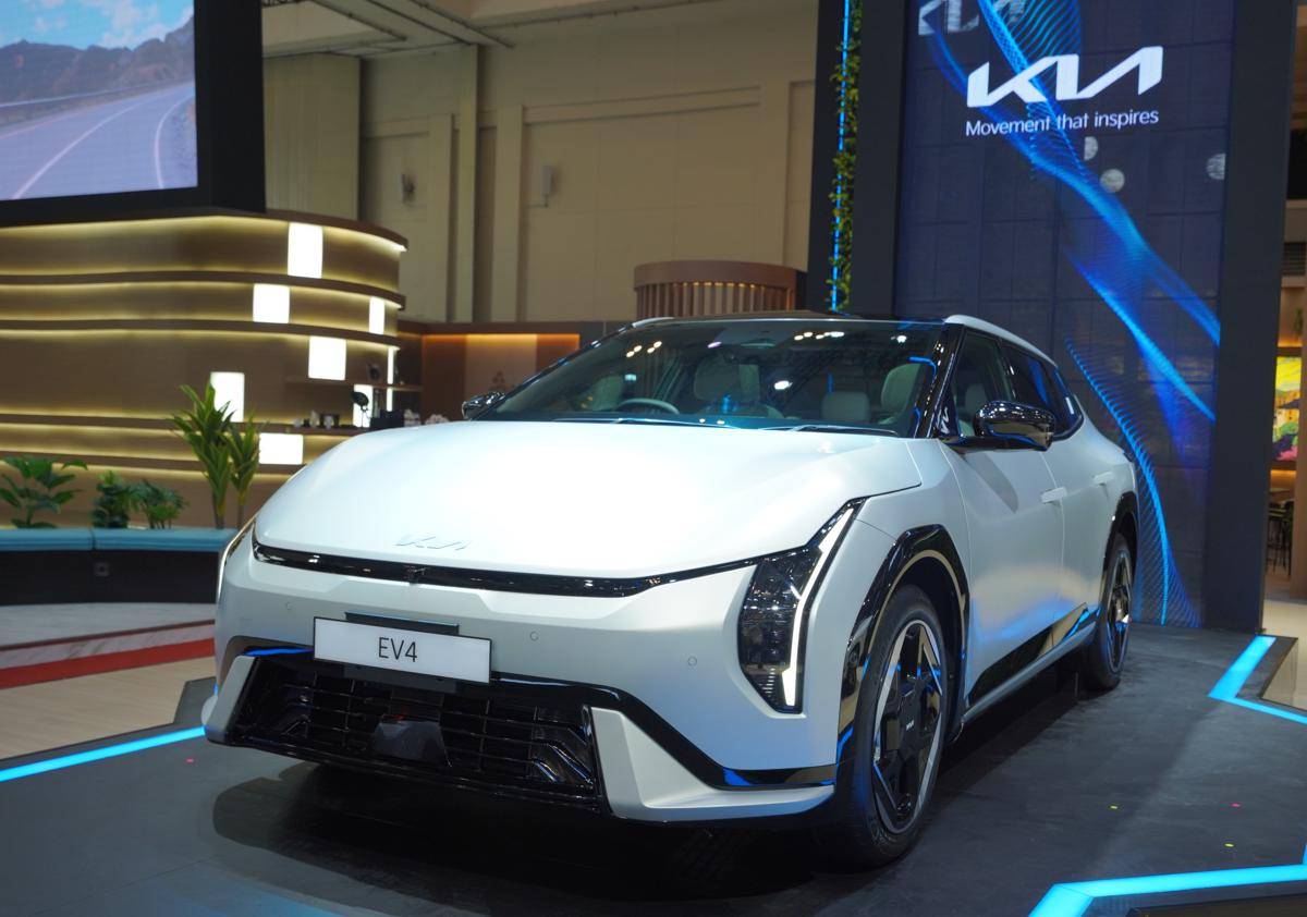 EV4 mengusung desain sedan EV futuristik yang mencerminkan filosofi desain ‘Opposites United’ dari Kia.JPG