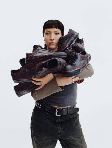FA25_LS_OSNF_Tania_79908_GAH_VANS_45080001_v5_QC_SW300.jpg