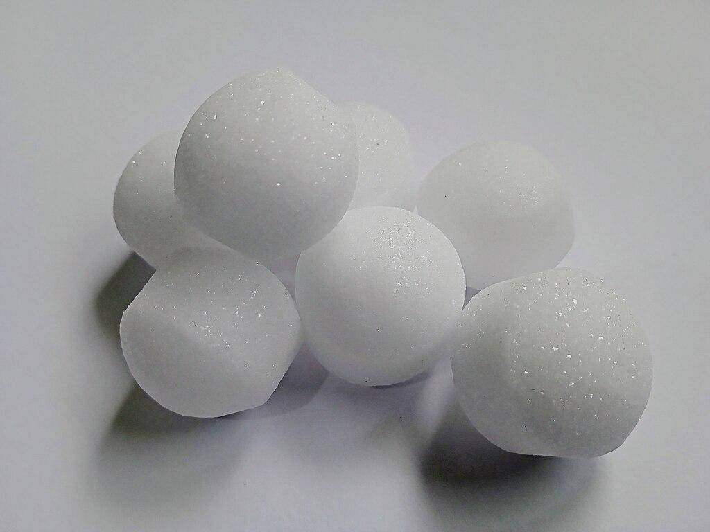 1024px-White_coloured_mothball_(naphthalene_ball)_20230315_180901.jpg
