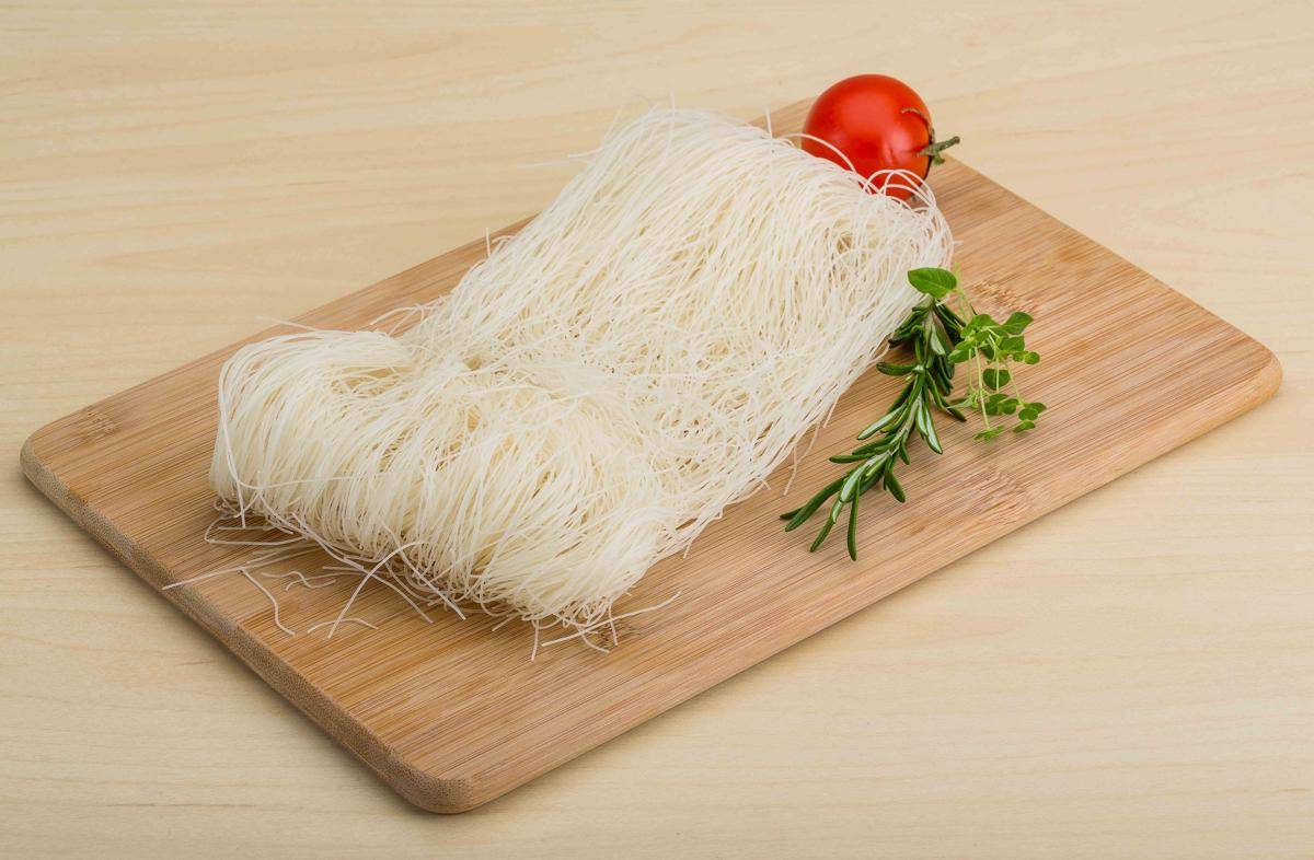 ilustrasi bihun kering (vecteezy.com/Andrey Starostin)