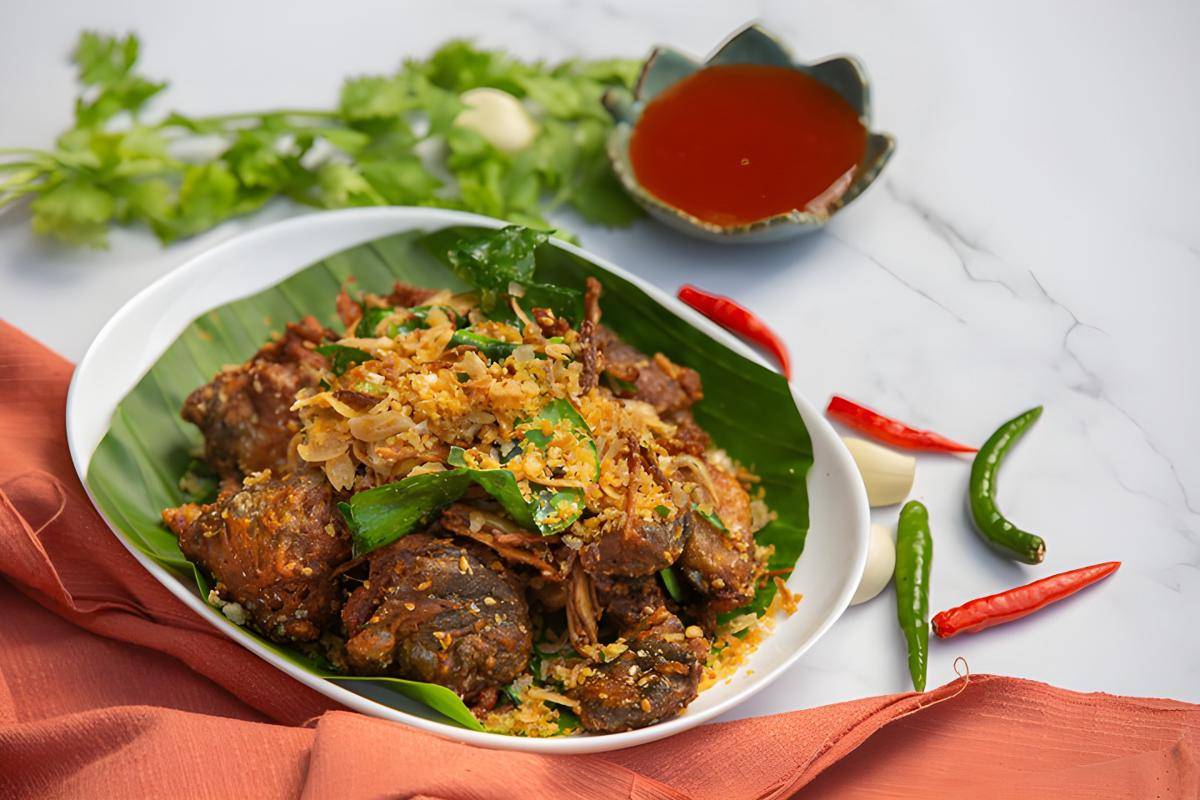 ilustrasi ayam goreng lengkuas (freepik.com/jcomp)