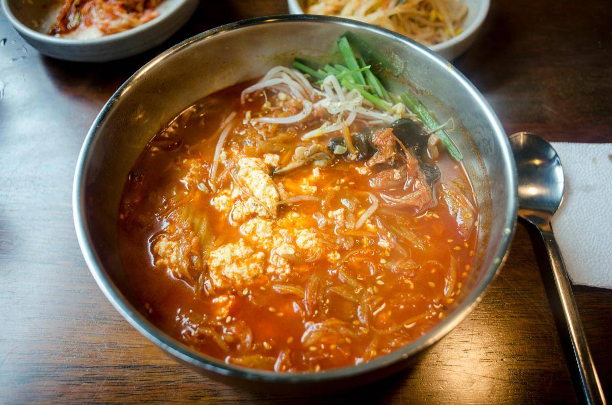 ilustrasi sup kimchi daging sapi (pexels.com/makafood)