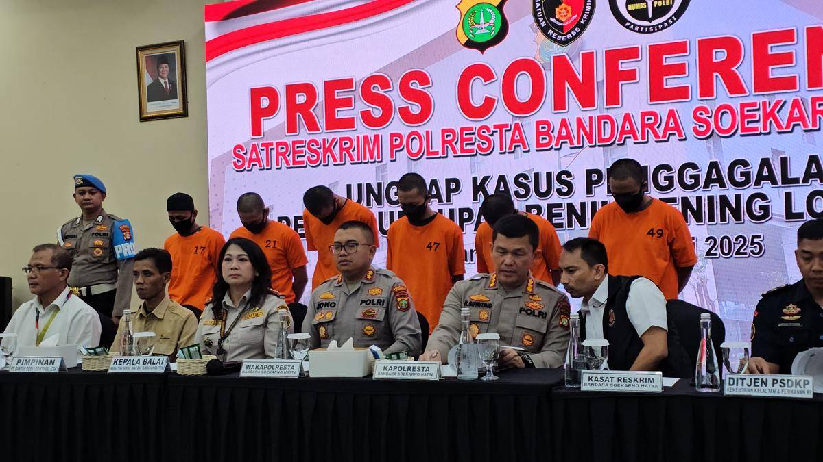 Petugas Avsec kargo Bandara Soekarno-Hatta terlibat penyelundupan benih lobster ilegal (IDN Times/Maya Aulia Aprilianti)