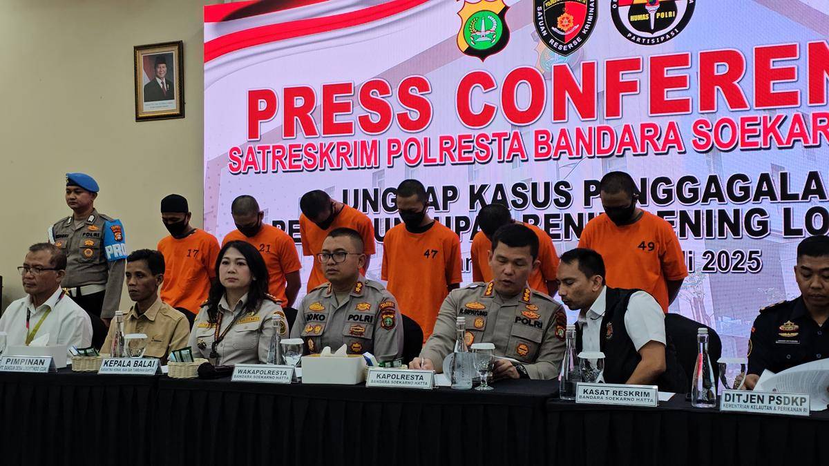Petugas Avsec kargo Bandara Soekarno-Hatta terlibat penyelundupan benih lobster ilegal (IDN Times/Maya Aulia Aprilianti)